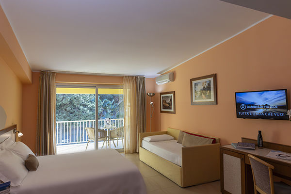 A 100 metri dalla spiaggia