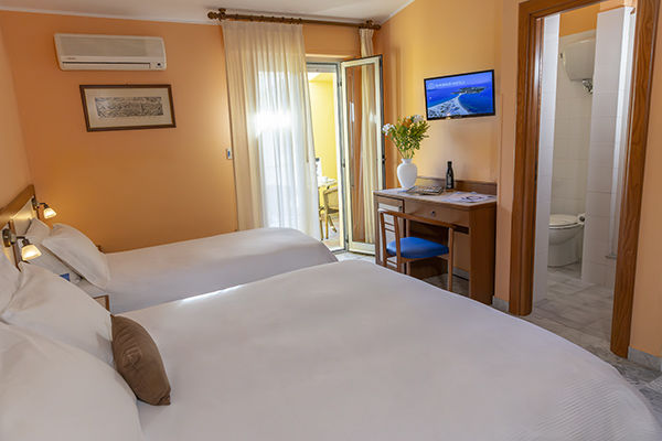 A 100 metri dalla spiaggia