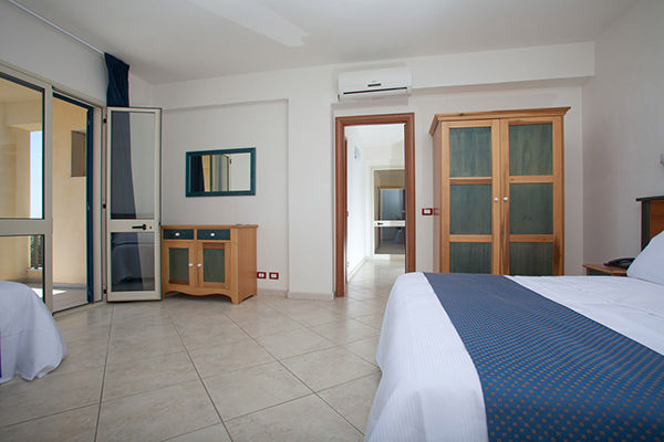 Sul Canale di Sicilia, a 500 metri dalla spiaggia