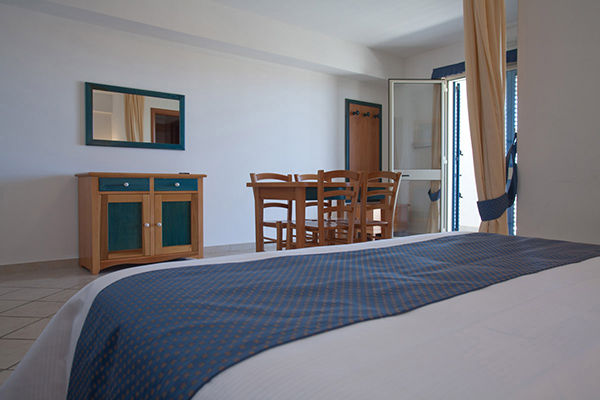 Sul Canale di Sicilia, a 500 metri dalla spiaggia