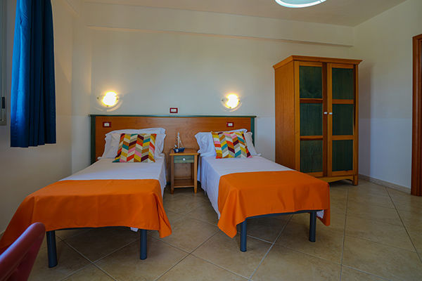 Sul Canale di Sicilia, a 500 metri dalla spiaggia