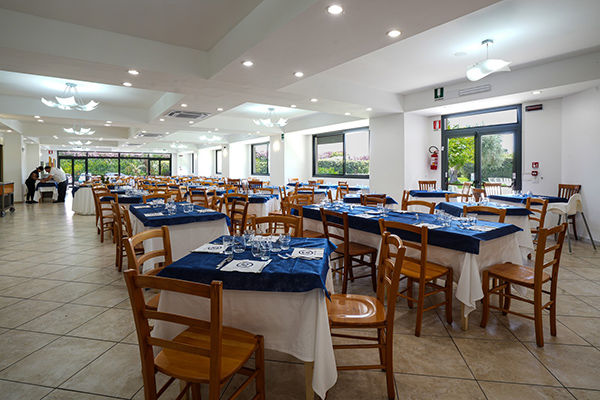 Sul Canale di Sicilia, a 500 metri dalla spiaggia