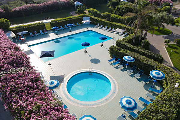 Sul Canale di Sicilia, a 500 metri dalla spiaggia