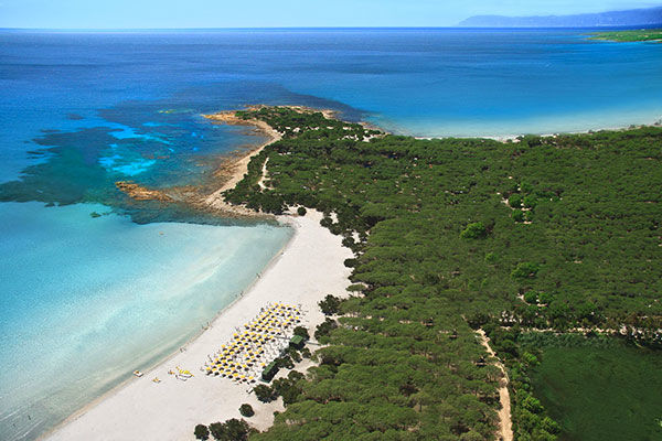 Immerso nel verde, sul Golfo di Orosei