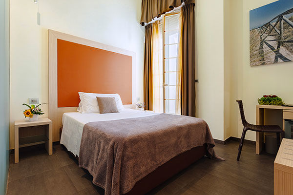 Posizione centrale, vicino al mare