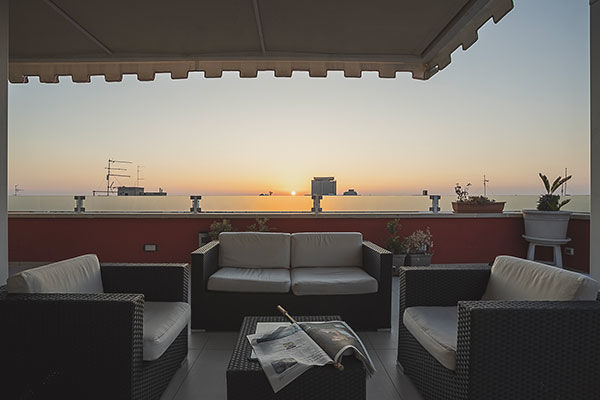 Posizione centrale, vicino al mare