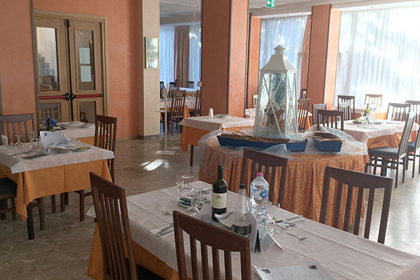 Family Hotel affacciato sul mare