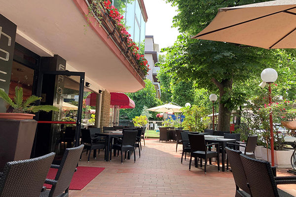 Family Hotel affacciato sul mare