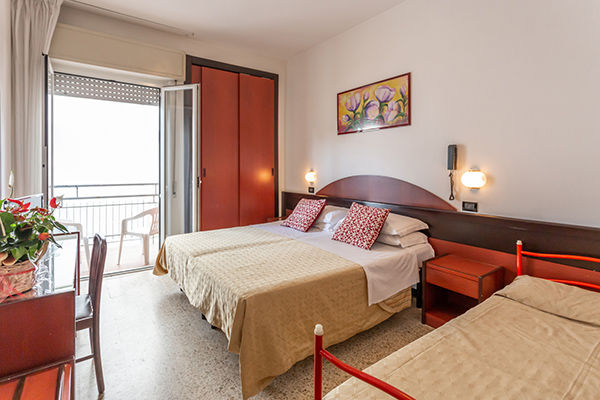 Family Hotel affacciato sul mare