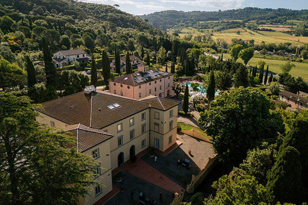 Immerso nella campagna toscana