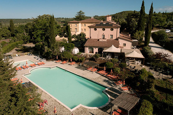 Immerso nella campagna toscana