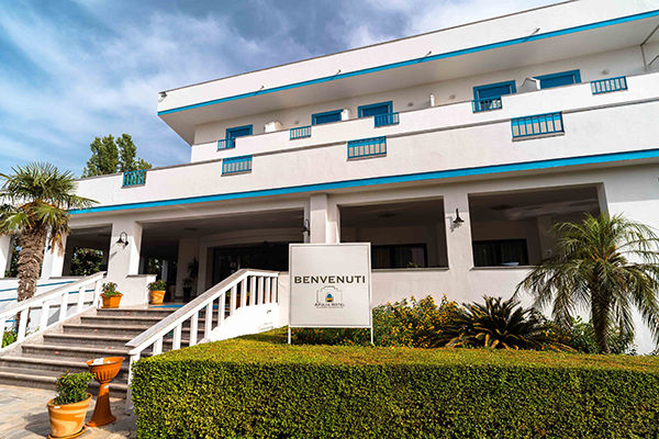 A 300 metri dalla spiaggia