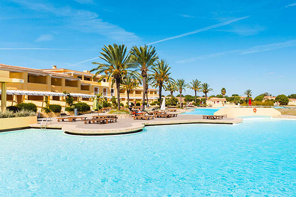 Sulla lunga spiaggia di sabbia finissima