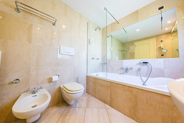 Sulla lunga spiaggia di sabbia finissima