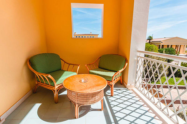 Sulla lunga spiaggia di sabbia finissima