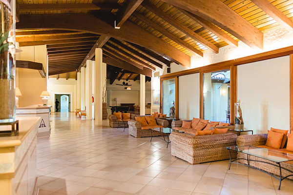 Sulla lunga spiaggia di sabbia finissima