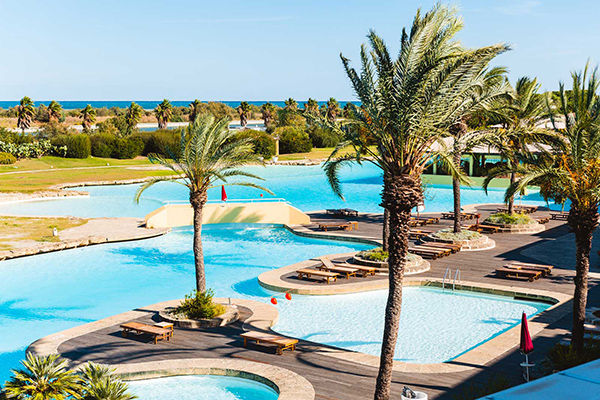 Sulla lunga spiaggia di sabbia finissima
