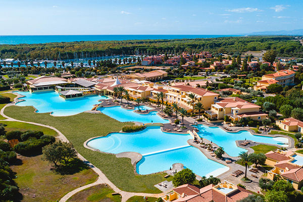 Sulla lunga spiaggia di sabbia finissima