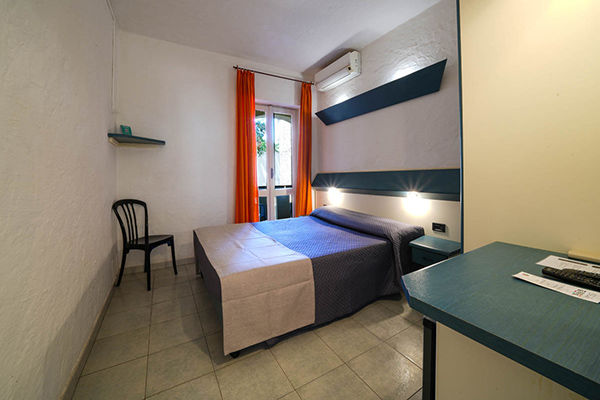 Costa Smeralda low budget