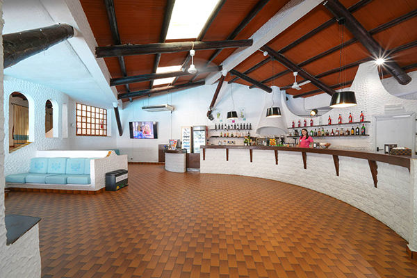 Costa Smeralda low budget