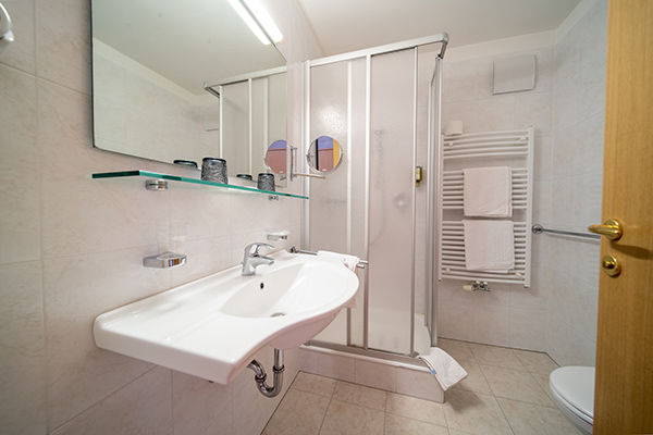 Sci e wellness a 100 metri dal Lago di Valdaora