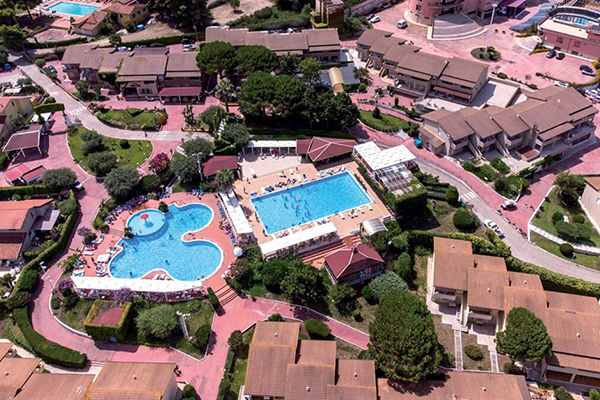 A 2,8 km dalla spiaggia, navetta inclusa