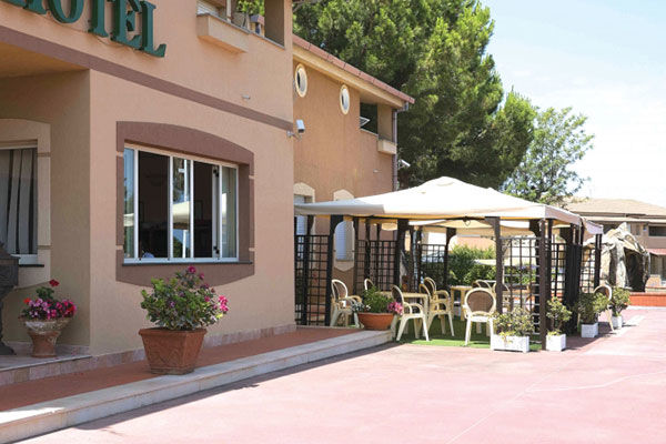 A 2,8 km dalla spiaggia, navetta inclusa