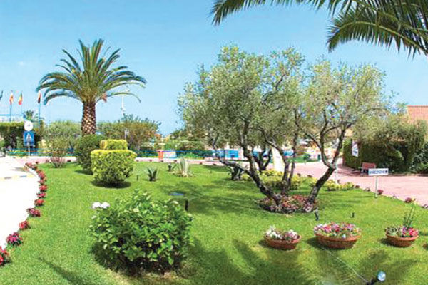 A 2,8 km dalla spiaggia, navetta inclusa