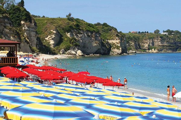 A 2,8 km dalla spiaggia, navetta inclusa