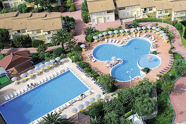 A 2,8 km dalla spiaggia, navetta inclusa