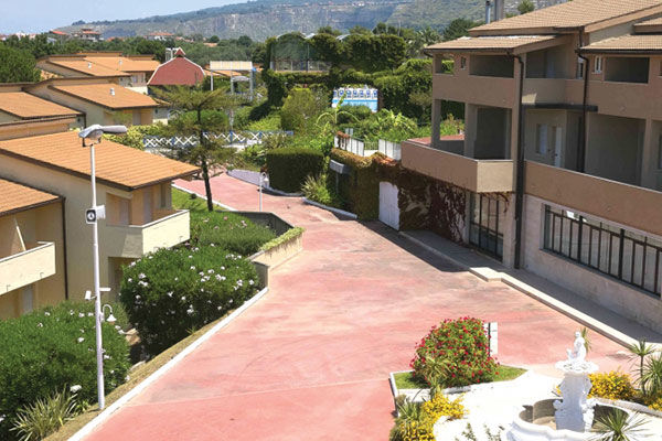 A 2,8 km dalla spiaggia, navetta inclusa