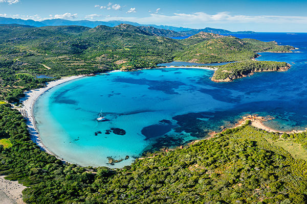 A 150 metri dalla spiaggia incontaminata