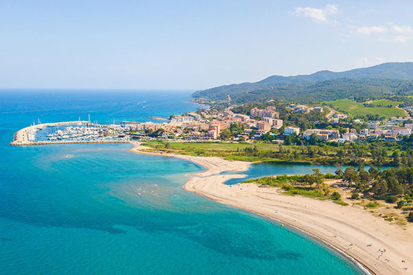 A 150 metri dalla spiaggia incontaminata