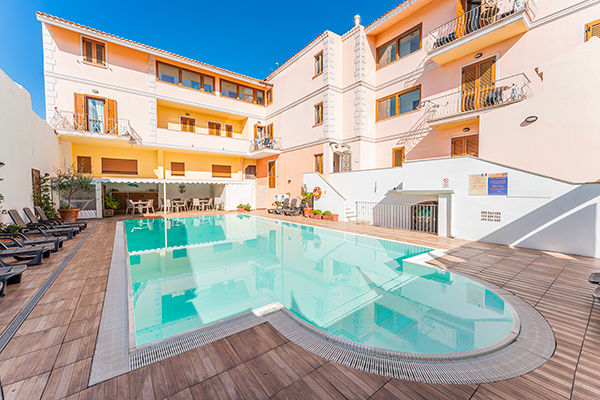 A 1 km dalla spiaggia di Rena Bianca