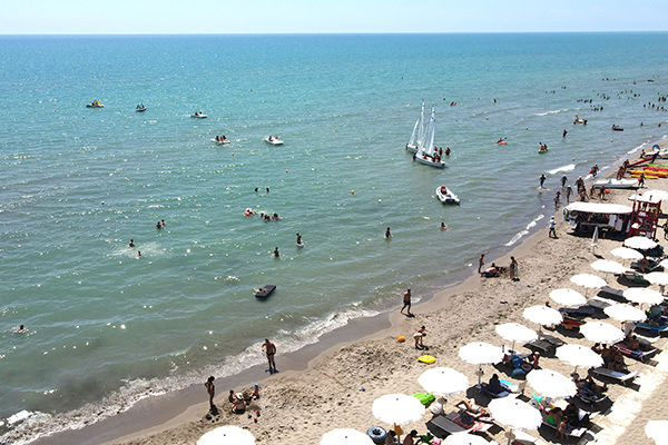 A 700 metri dalla spiaggia