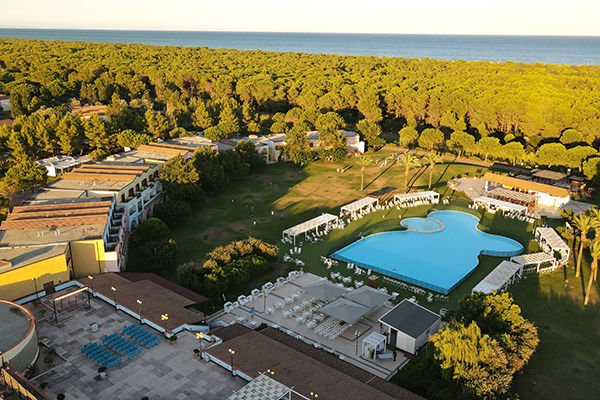A 700 metri dalla spiaggia
