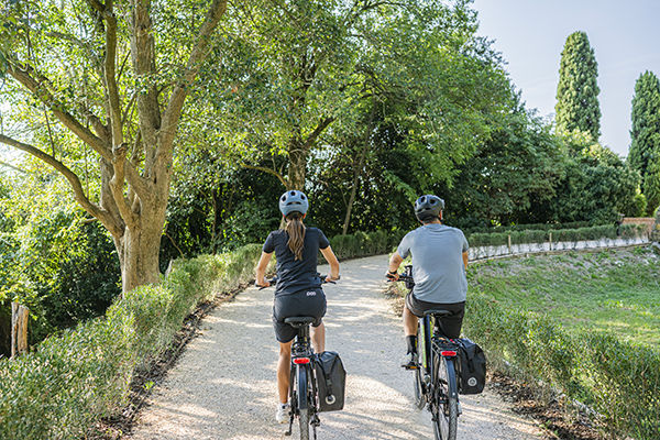 La bellezza della Valle d'Aosta in e-bike