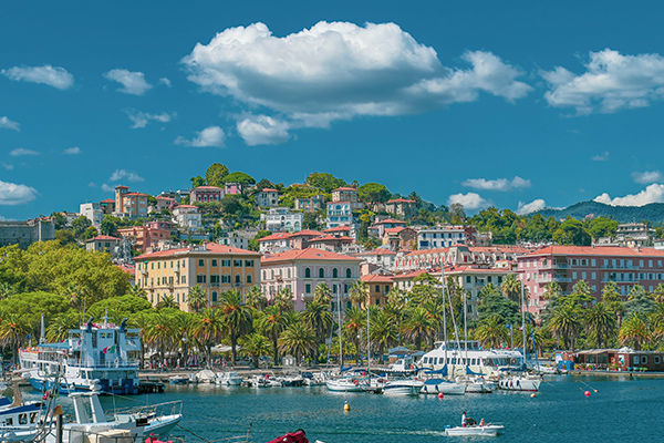 In e-bike lungo la costa tra Toscana e Liguria