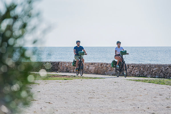 In e-bike lungo la costa tra Toscana e Liguria