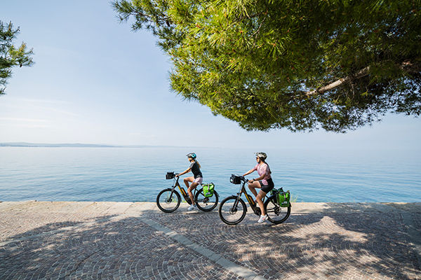 In e-bike lungo la costa tra Toscana e Liguria