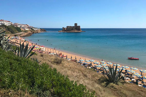 Mare cristallino e panorama incantevole