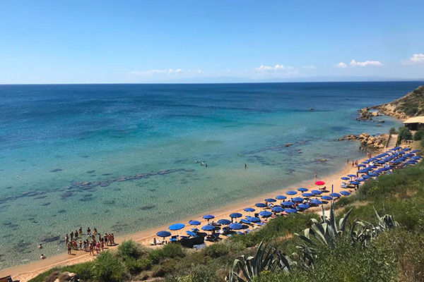 Mare cristallino e panorama incantevole