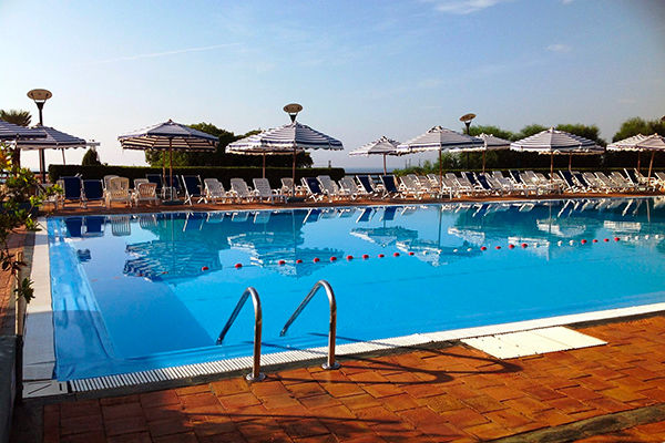 Mare cristallino e panorama incantevole