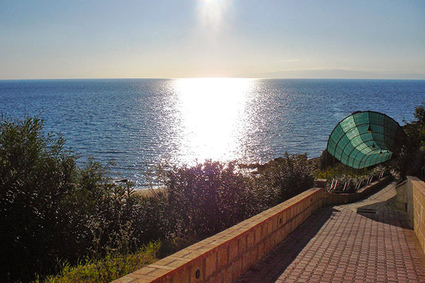 Mare cristallino e panorama incantevole