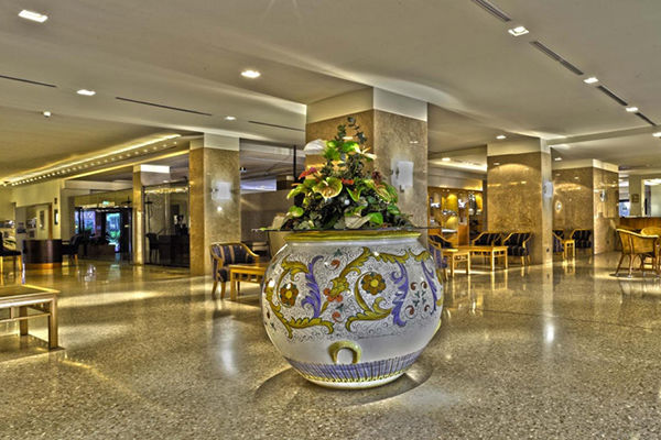 In stile moderno, a 200 metri dalla spiaggia