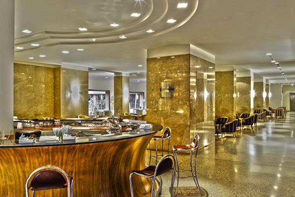 In stile moderno, a 200 metri dalla spiaggia