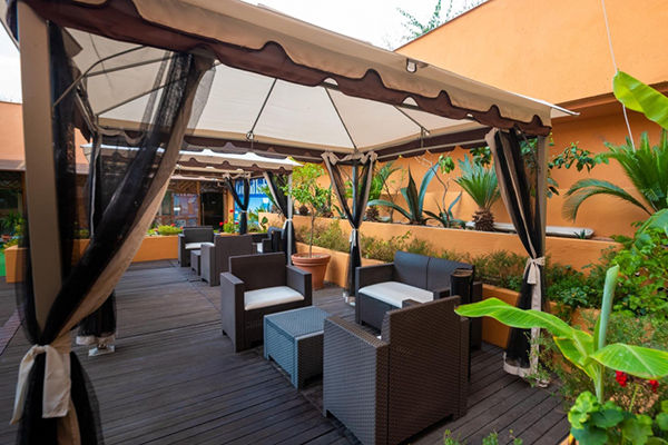 In stile moderno, a 200 metri dalla spiaggia