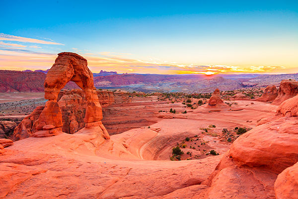 Dalle luci di Hollywood e Las Vegas ai silenzi dei Parchi Nazionali