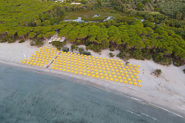 A 300 metri dalla spiaggia