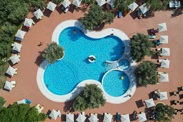 A 300 metri dalla spiaggia